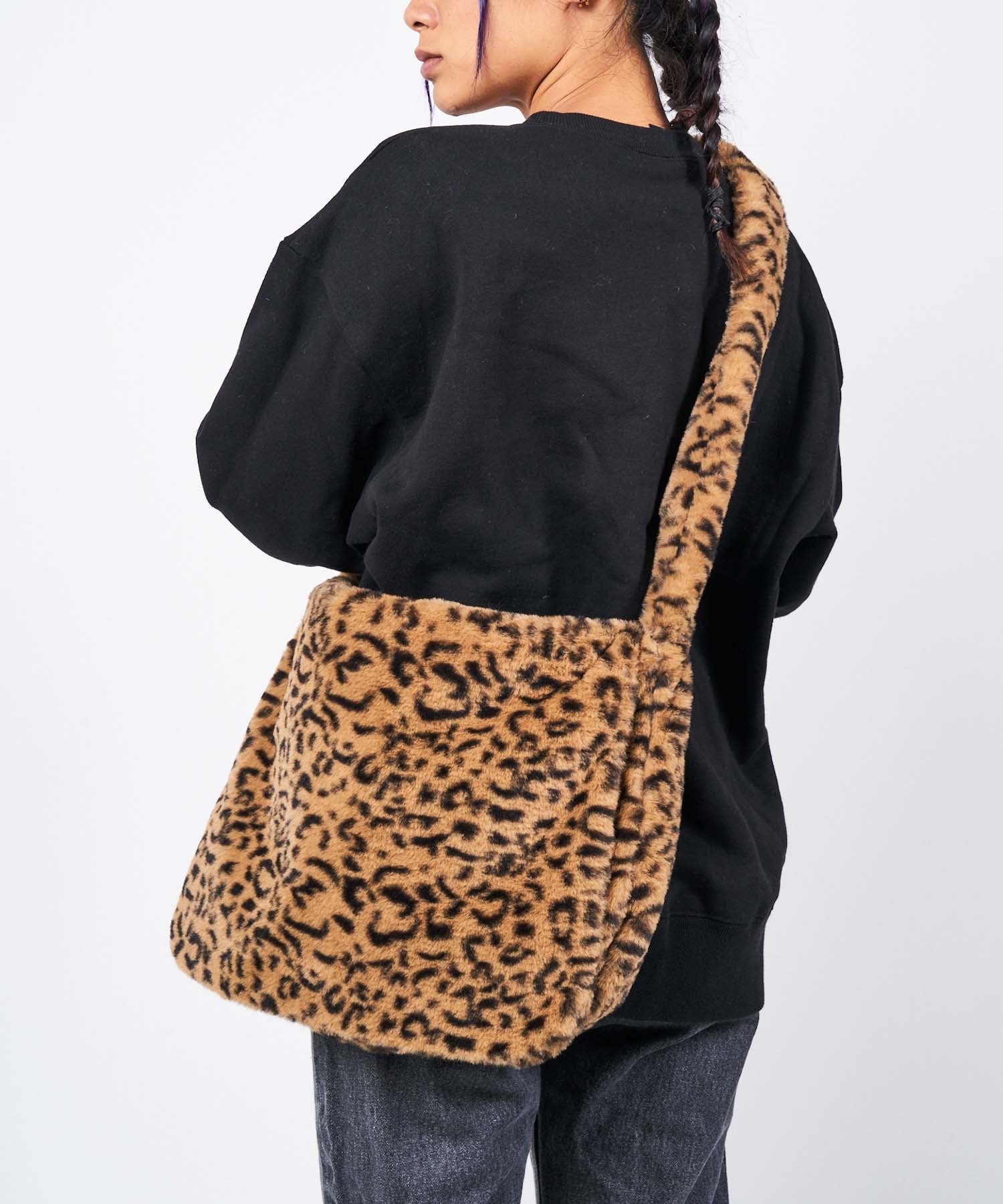 Fur shoulder outlet bag